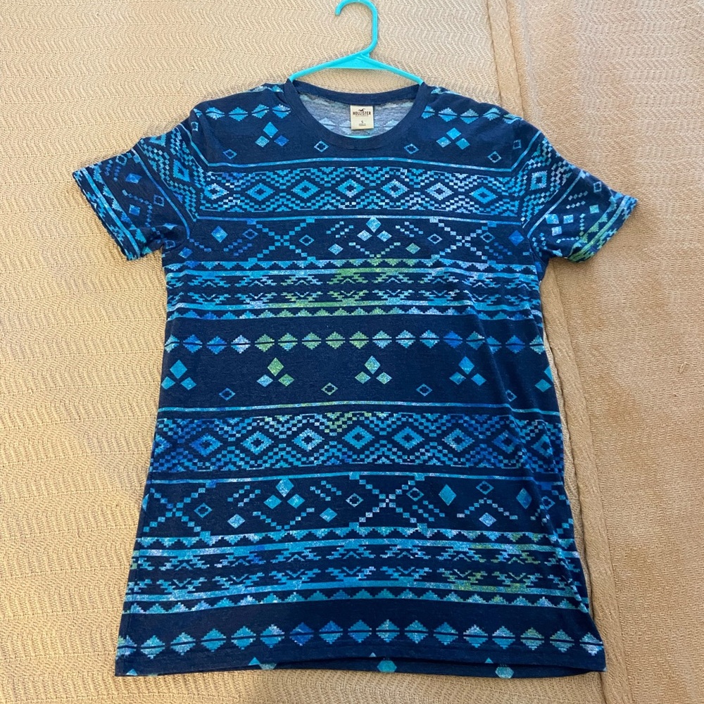 Hollister Graphic Tee